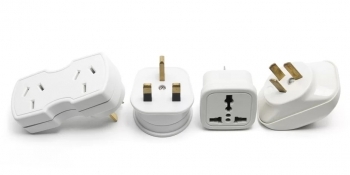 PLUGS E ADAPTADORES